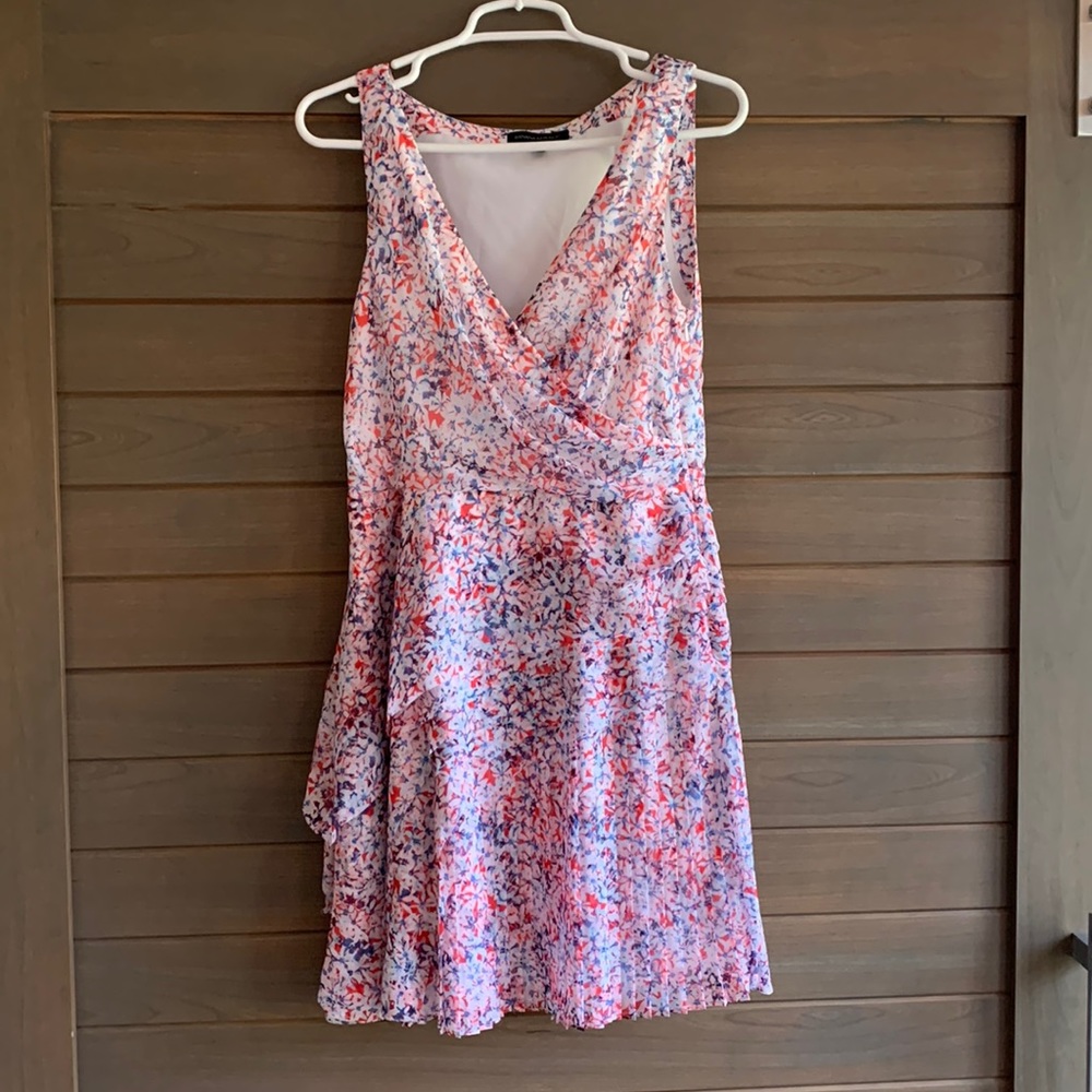 Colorful summer dress with fun and flowy layers! Banana Republic, Size 6